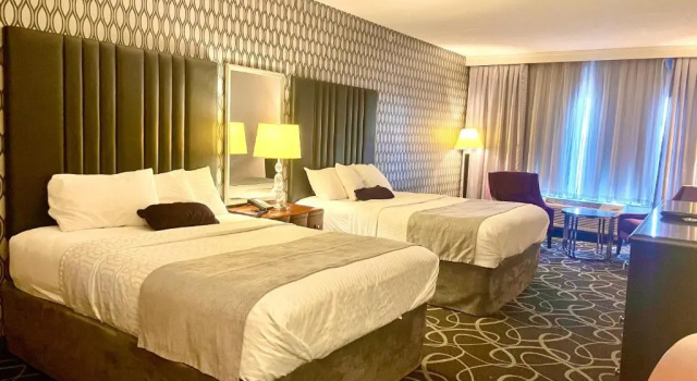 Четырёхместный номер Deluxe Park Manor Hotel