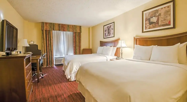 Четырёхместный люкс с видом на бассейн MCM Elegante Hotel and Suites – Dallas