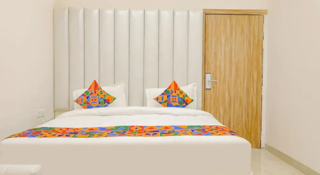 Номер Premium Fabhotel Impact