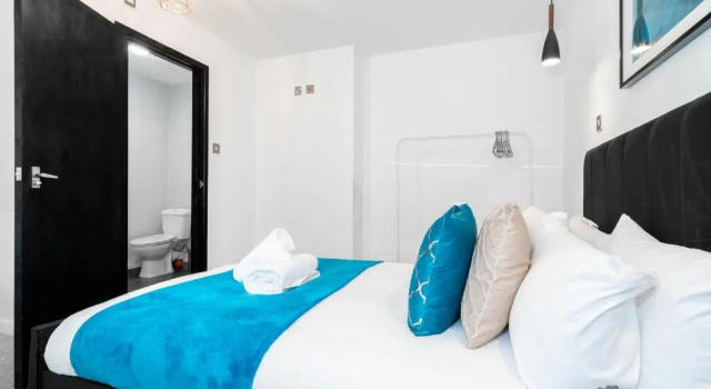 HAUS 5 Bedroom House l 5 Bathrooms l Off Street Parking l Garden l TOP RATED l Fast Wifi