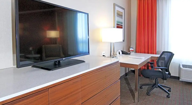 Четырёхместный люкс Holiday Inn Express and Suites Calgary University by IHG