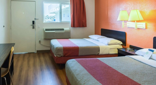Motel 6 Bakersfield, CA - East