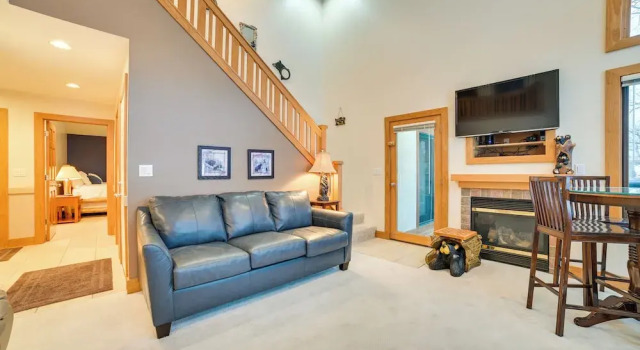 Slopeside Boyne Mtn Resort Condo w/ Deck!, Rezervasyon Tatil Köyü Boyne Falls Michigan