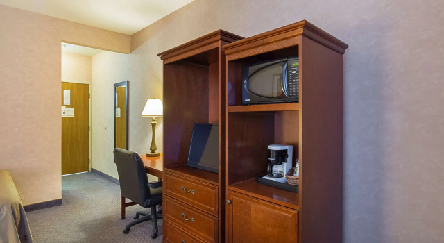 Четырёхместный номер Standard Quality Inn Fresno Yosemite Airport