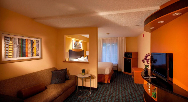 Двухместный люкс Fairfield Inn and Suites by Marriott Cincinnati Eastgate