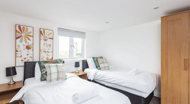 "Sunny Terrace, 3bed House In Maidstone", Забронировать Отель Отели Кент 3 звезды, 3*