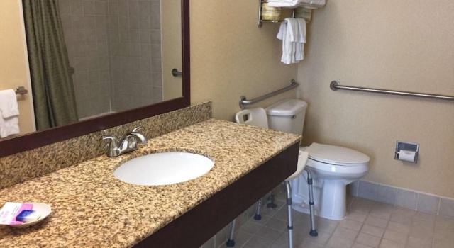 Люкс Best Western PLUS Hannaford Inn & Suites