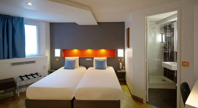 Четырёхместный номер Standard Hôtel Best Western The Wish Versailles