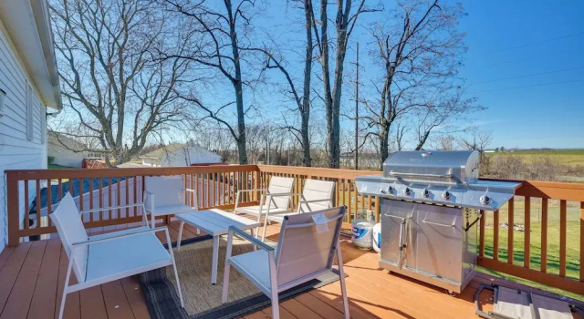 Коттедж Deck and Grill Convenient Home in Hummelstown