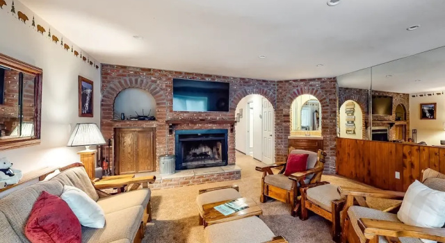 Rosie's Hideaway #331, Забронировать Апартаменты/квартира Отели San Bernardino Mountains с парковкой, Парковка