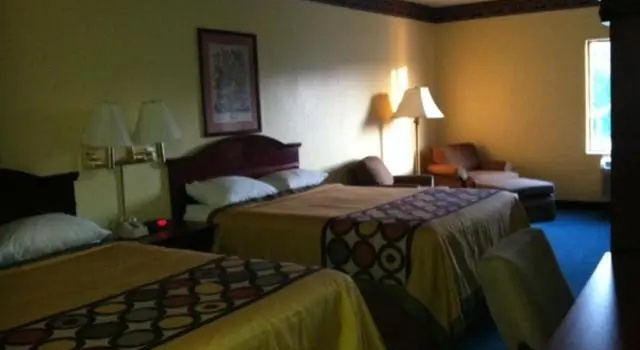 Четырёхместный номер Standard Super 8 by Wyndham Piedmont Greenville Area