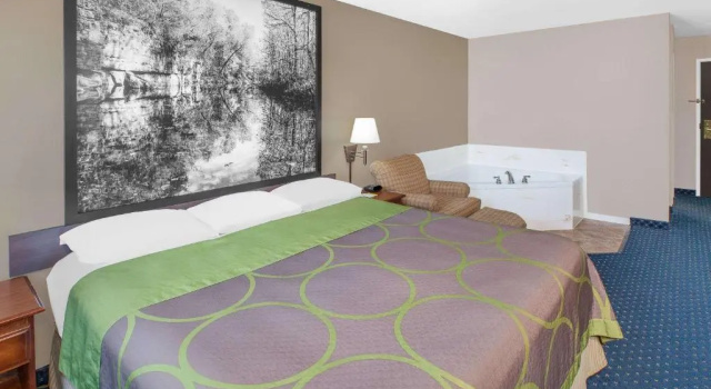 Двухместный люкс Deluxe Super 8 by Wyndham Lowell/Bentonville/Rogers Area