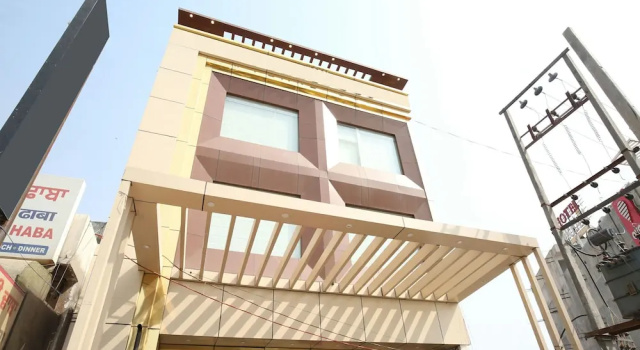 OYO 14392 Hotel Pearl wood