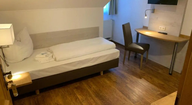 Hotel Waibstadter Hof, Забронировать Отель Отели Вайбштадт с завтраком, Завтраки