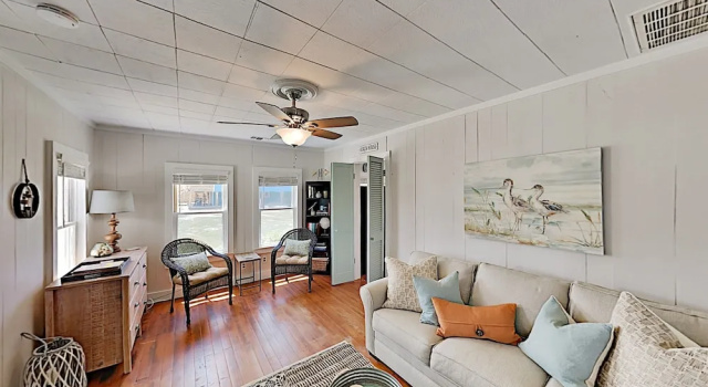 Charming Downtown Getaway W/ Spacious Interior 2 Bedroom Home, Забронировать Дом для отпуска Рокпорт Texas Gulf Coast