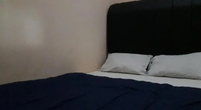Номер Standard OYO 90706 Kost Alam Jaya Syariah