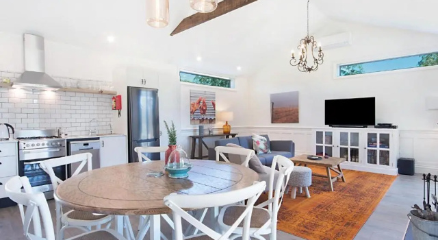 Коттедж Block Eight 4 Water View Luxe Villa