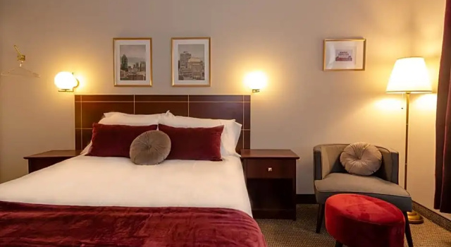 Maison Cartier Boutique Hotel, Забронировать Бутик-отель Бутик-отели Монреаля, рядом с Концертный зал L'Olympia, Бутик-отель