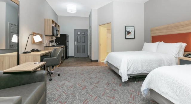Четырёхместный номер Standard Candlewood Suites Lake Jackson by IHG