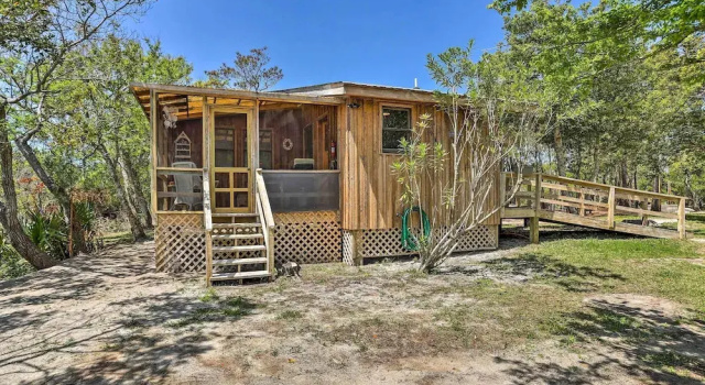 Коттедж Cozy Hatteras Island Abode ~ 1 Mi to Frisco Beach!