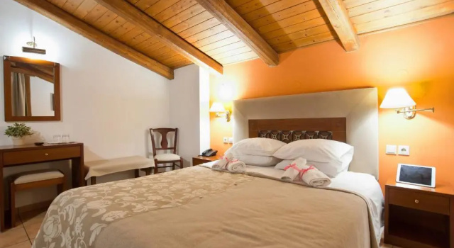 Standard Triple room with panoramic view Pan Hotel