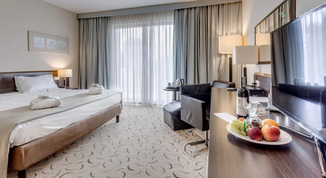 Двухместный номер Premium с балконом Holiday Inn Resort Warsaw Józefów by IHG