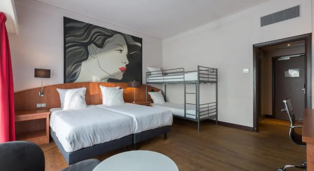 Четырёхместный номер Leonardo Hotel Utrecht City Center