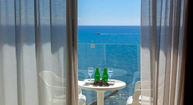 Апартаменты c 1 комнатой с видом на море Costantiana Beach Hotel Apartments