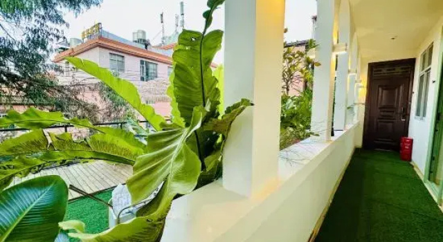 Mountain Pool and Cloud Realm Homestay Hotel, Забронировать Отель Отели Куньмин с парковкой, Парковка