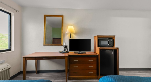 Четырёхместный номер Standard Americas Best Value Inn - Lincoln Airport