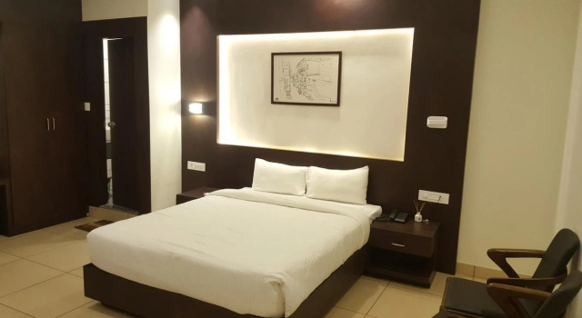 Orbis Hotel, Забронировать Отель Отели Chikkajala 3 звезды, 3*