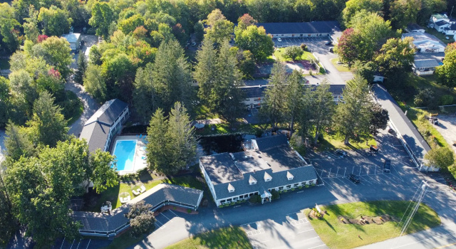 Кровать в общем номере Woodwards White Mountain Resort, BW Signature Collection
