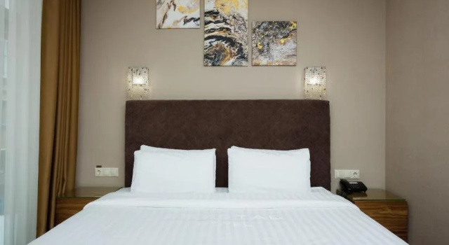 Crystal Hotel, Забронировать Отель Отели Киева с парковкой, рядом с Хоральная синагога Бродского, Парковка