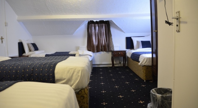Четырёхместный номер Standard Crown Lodge Guest House