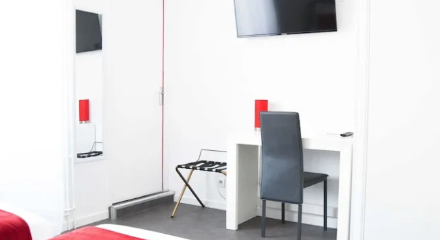 Трёхместный номер Standard Cit'Hôtel l'Europe - Cholet Gare