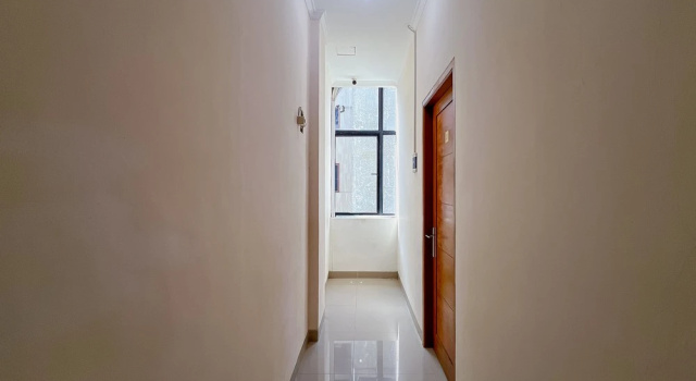 JJ House Mitra RedDoorz, Book Hotel Hoteller i Jakarta provinsen med parkering, Parkering