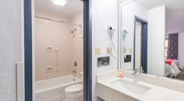 Двухместный номер Standard с видом на бассейн Motel 6 Baton Rouge East, LA I12