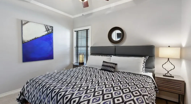 New! Modern Riverfront Apt 5blks to Schlitterbahn!, Забронировать Отель Отели Greater San Antonio 3 звезды, 3*