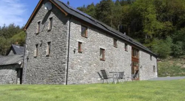 Llety Llanwrtyd, Забронировать Отель Лланвртид-Уэлс Повис