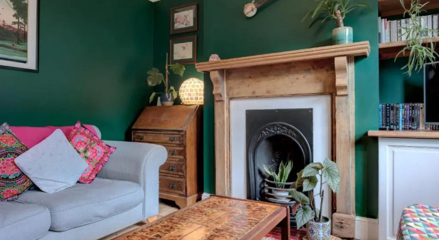 Perfect for contractors Arty and Quirky cozy house with free parking, Book Hotel Norwich Norfolk