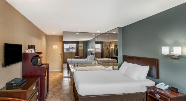 Двухместный номер Standard Econo Lodge Hotel Brossard