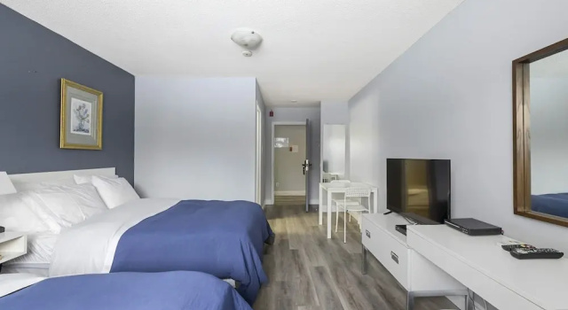 Номер Premium Lakeside Inn