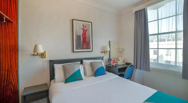 Номер Standard St George's Hotel