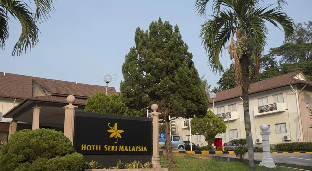 Кровать в общем номере Hotel Seri Malaysia Port Dickson