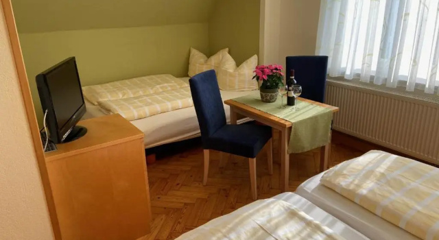 Четырёхместный номер Standard Hotel Goldener Löwe