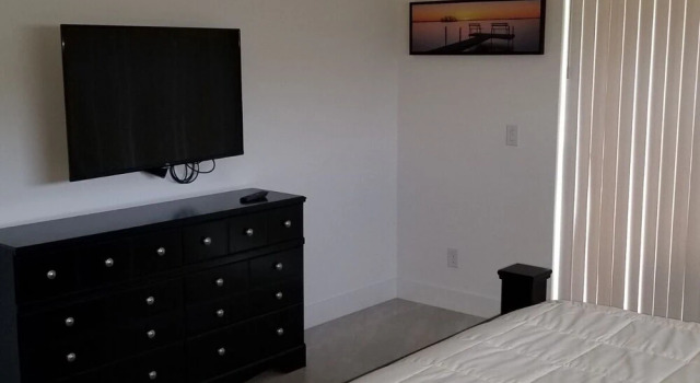 Stunning New Home in Cape Coral Florida, Забронировать Дом для отпуска Кейп-Корал Southwest Florida, рядом с Mike Greenwell's Bat-A-Ball &amp; Family Fun Park