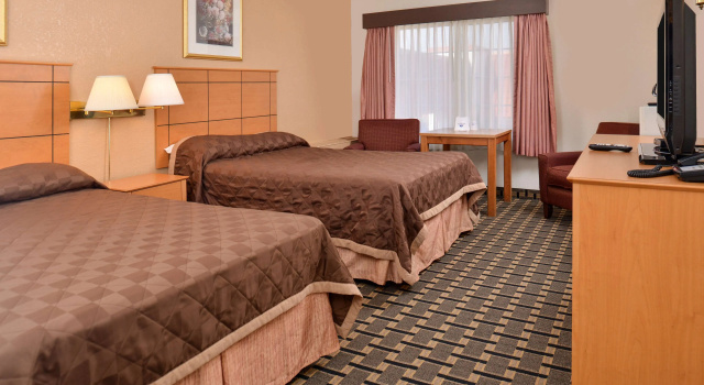 Четырёхместный номер Standard Americas Best Value Inn and Suites St. Cloud