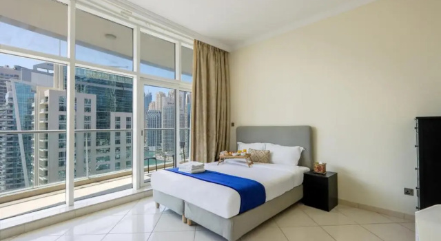 Dubai Marina 3 Bedroom Suite with Full Marina View, Забронировать Апартаменты/квартира Отели Эмирата Дубая с парковкой, рядом с Dubai Marina 1 Tram Station, Парковка