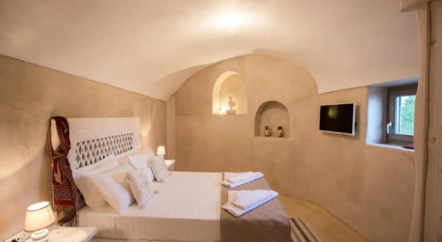 Коттедж Love Nest with hot tub, hammam & outdoor cinema