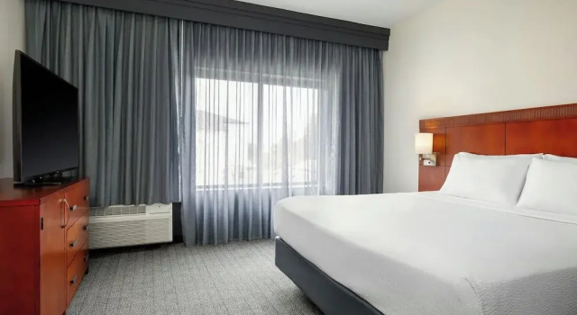 Двухместный номер Standard с балконом Courtyard by Marriott Minneapolis-St. Paul Airport